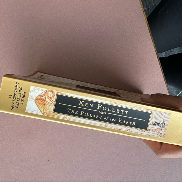 The pillars of the earth Book by Ken Follett VGC - Picture 2 of 8